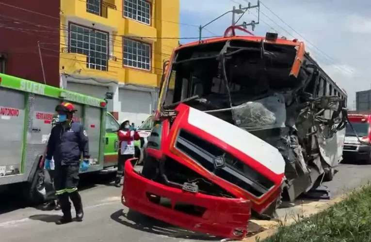 Choque de autobús en Toluca deja 25 pasajeros heridos sobre Las Torres