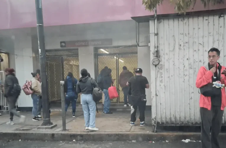 Humo y caos: cortocircuito provoca desalojo masivo en estación Gómez Farías de la Línea 1