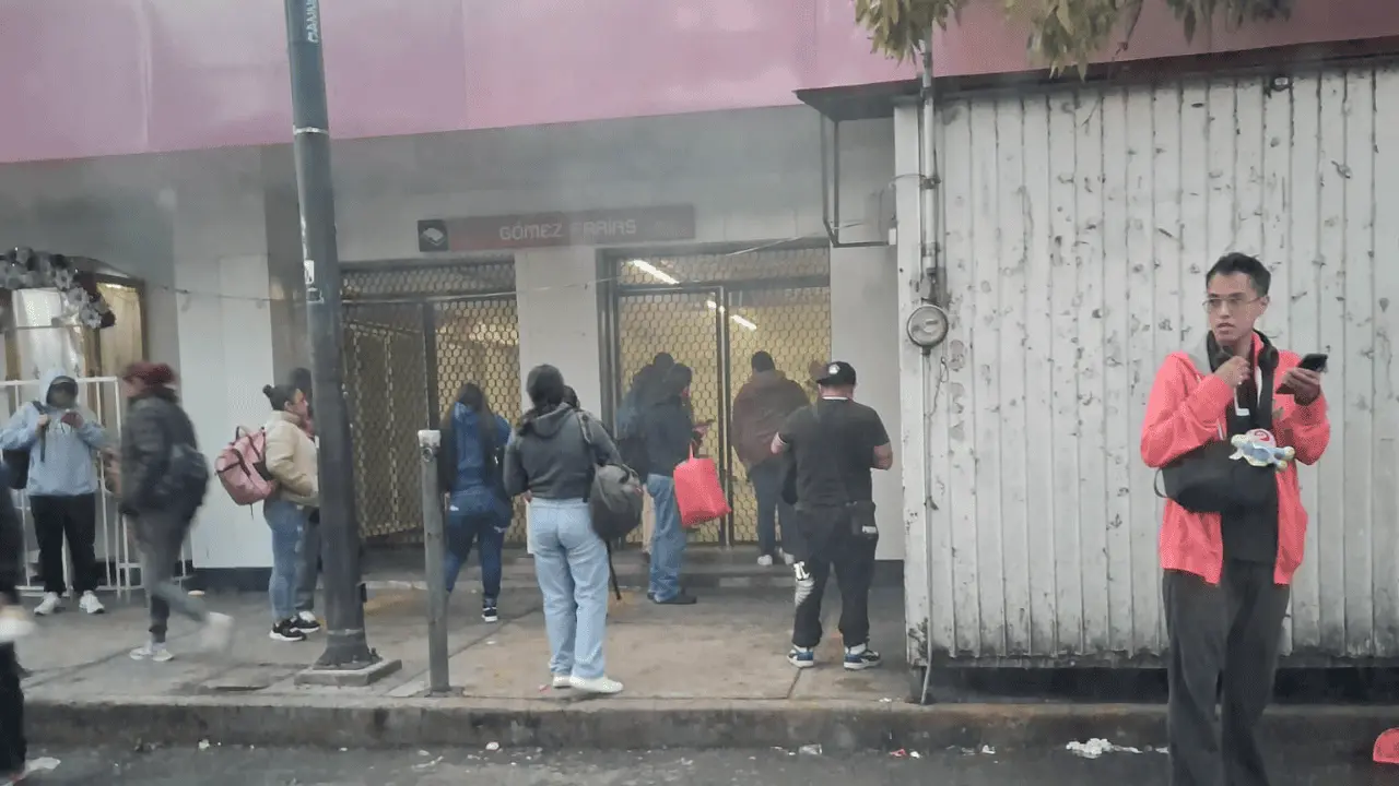 cortocircuito provoca desalojo en Metro Gómez Farías