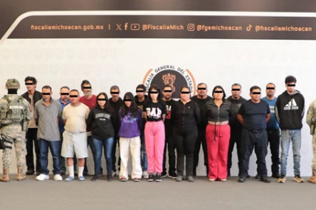 ¡Caen 18 en Michoacán! Detienen a jefe policial de Angamacutiro y aseguran armas, droga y equipo táctico