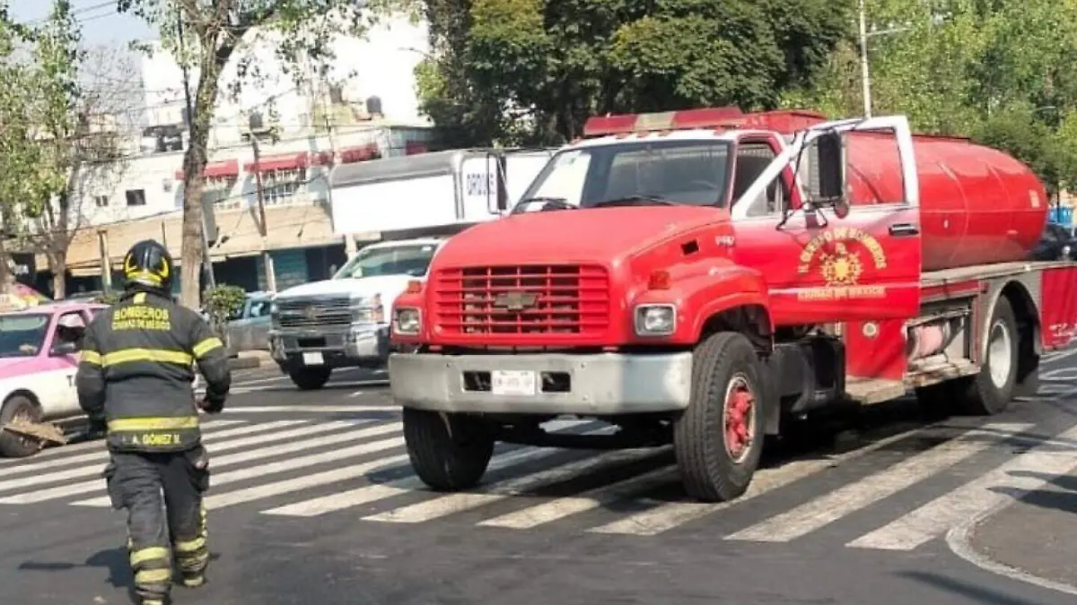 movilización de bomberos por incendio en Polanco