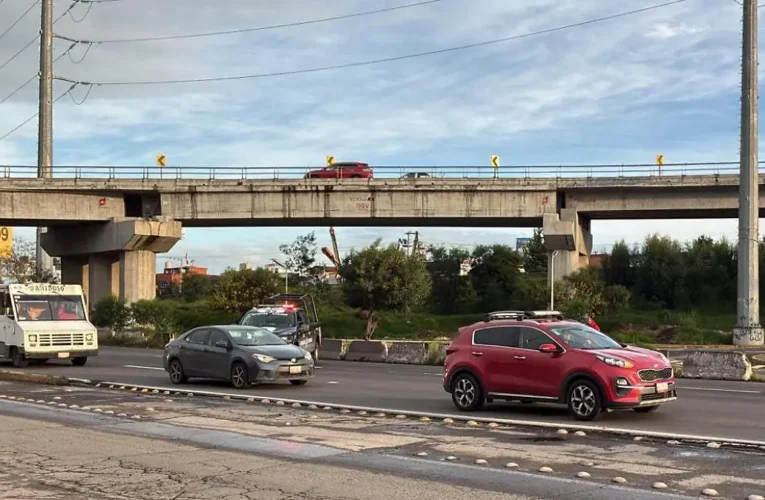 Muere una persona atropellada en la carretera México-Toluca frente a Plazas Outlet Lerma