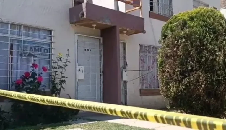 Fiscalía del Estado de México restituye oficialmente la vivienda disputada a Mariana “N”, hija de Doña Carlota
