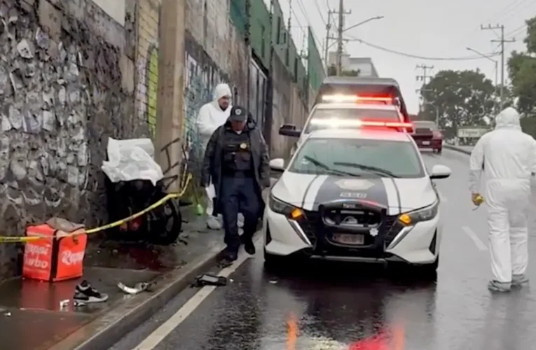 Motociclista fallece tras estrellarse en Álvaro Obregón