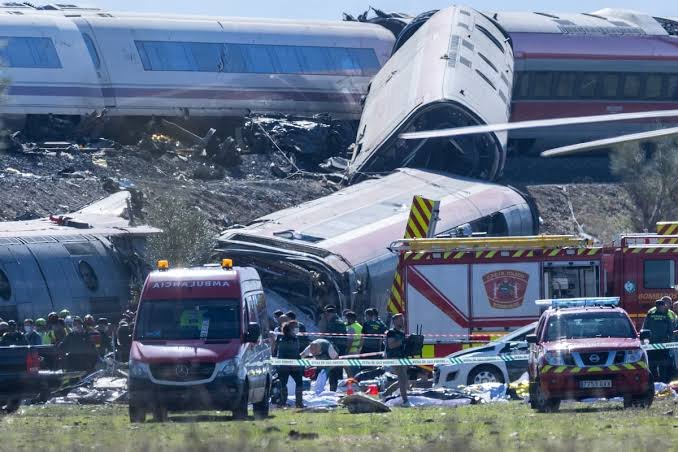 Tragedia en Toledo: choque de trenes en España deja al menos 64 muertos