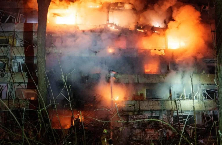 Ataques rusos contra instalaciones energéticas dejan cinco muertos en Ucrania