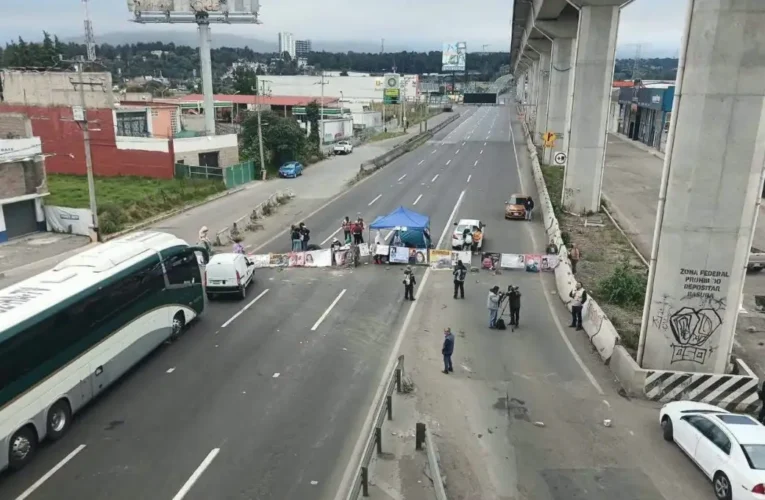 Bloqueo en la México-Toluca cumple 24 horas y afecta a miles de conductores
