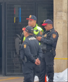 ¡YA NO DESPERTÓ! HALLAN MUERTO A ADULTO MAYOR DEBAJO DE UNA BANCA EN COYOACÁN