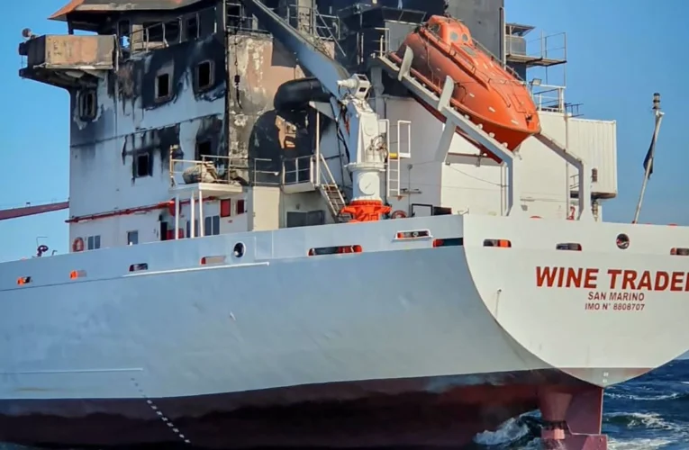 ¡Fuego y caos en el mar Negro! Drones impactan dos buques petroleros en costas de Rumanía y hay siete desaparecidos