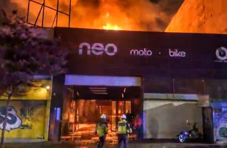 Incendio en local de motos eléctricas desata operativo de emergencia y evacuación en Toluca