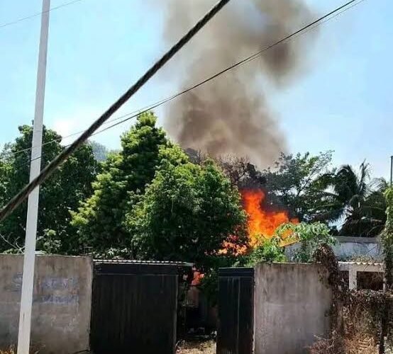 Incendio en vivienda de San Pablo Atlazalpan moviliza a bomberos y cuerpos de emergencia en Chalco