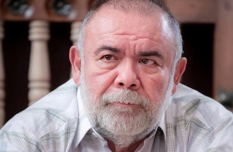 El actor Jesús Ochoa sufre aparatosa caída de 10 metros durante obra teatral