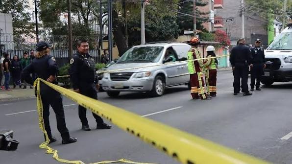 Muere ciclista en plena calle de Naucalpan; sospechan que sufrió un infarto fulminante