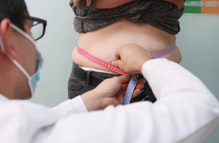 Alerta médica mundial: la OMS pide frenar el uso de fármacos para bajar de peso en menores de 10 años