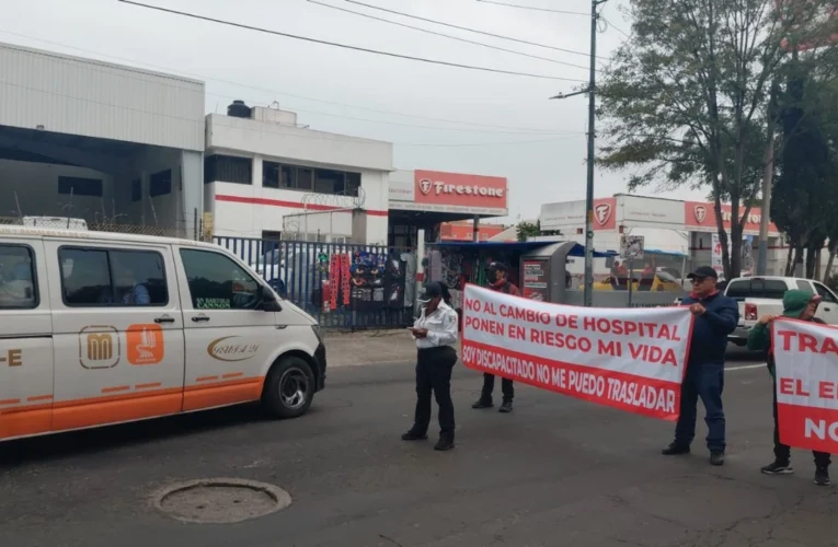 Desesperada protesta: enfermos renales desquician Naucalpan ante falta de insumos médicos