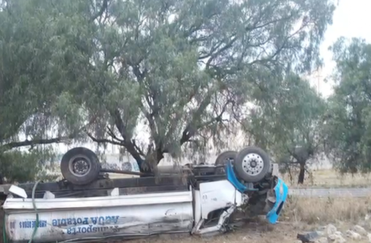 Pipa de agua embiste a militar en Acolman