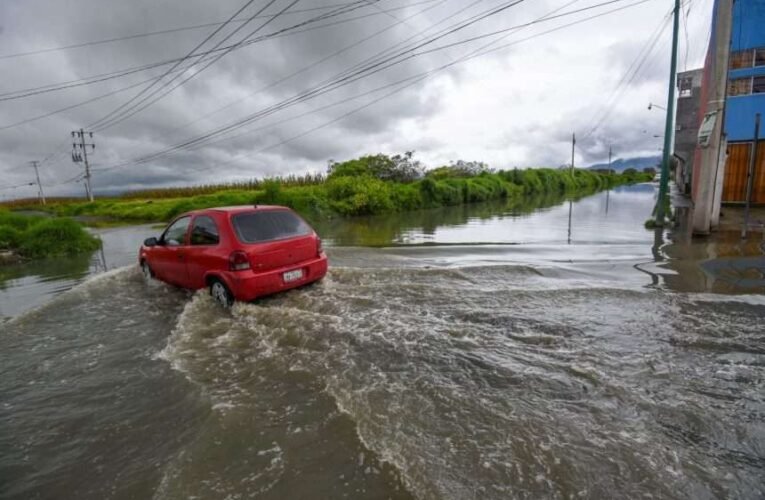 ¡Mañana caótica en Edomex! Múltiples choques por lluvias dejan heridos y cierres carreteros