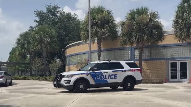 Arrestan a agente del condado Orange por solicitar servicios de prostitución