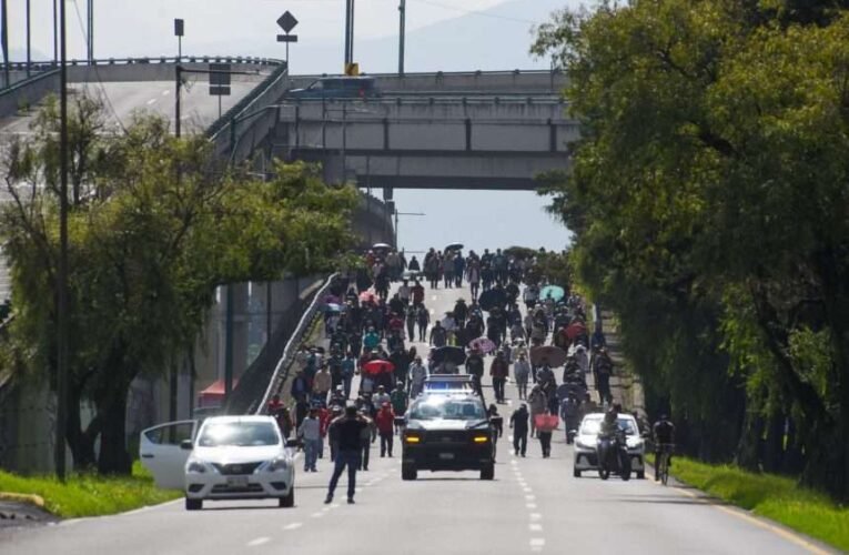 ¡Desquician la vialidad! Cierran Paseo Tollocan por fuerte conflicto laboral en el Hospital General