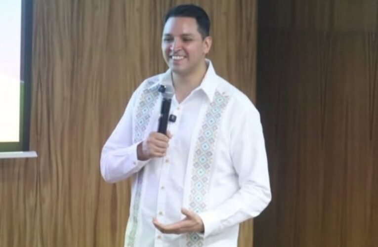 Ministro Arístides Guerrero incorpora a enfermera que lo apoyó en su rehabilitación a su ponencia