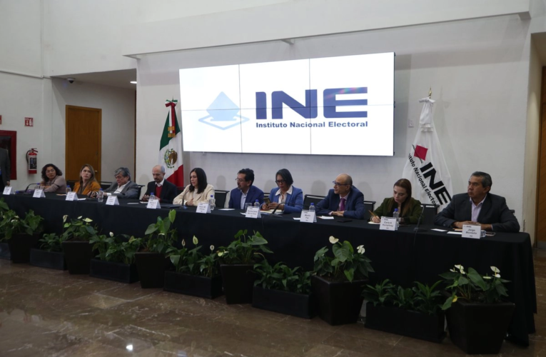 Denuncian mafia de 6 empresas que controla el material electoral en México