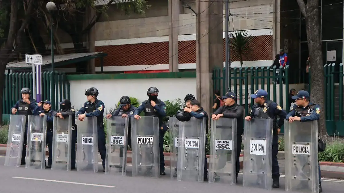 megamarcha de médicos del IMSS