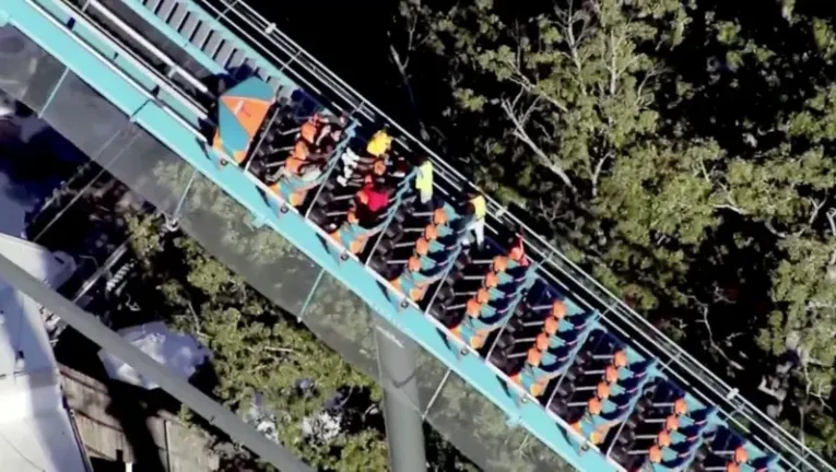 Video | Accidente en Six Flags Georgia: hombre muere al salir expulsado de una montaña rusa y cierran nueve atracciones
