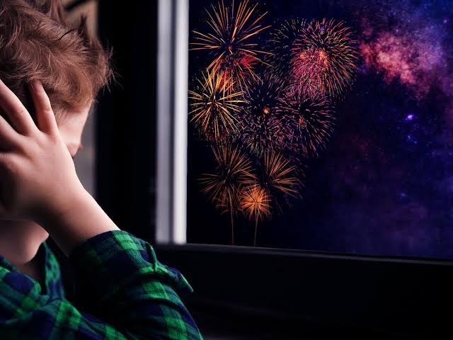 SCJN condiciona permisos para detonar cohetes y proteger a menores con autismo