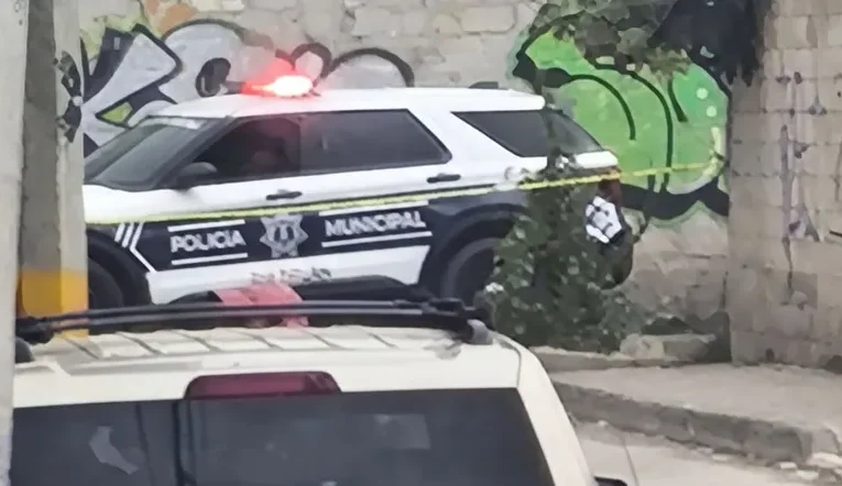 Macabro hallazgo: rescatan cadáver flotando en el canal de Recursos Hidráulicos en Tultitlán